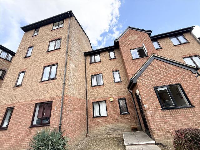 Streamside Close, London N9, 1 bed flat to rent, £1,350 pcm | PrimeLocation