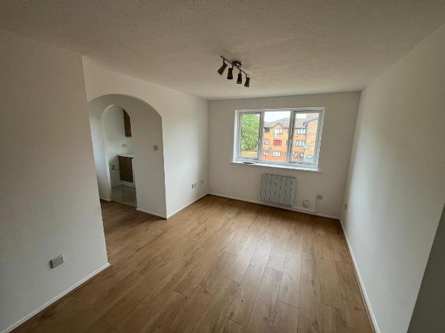 Streamside Close, London N9, Studio to rent, £1,349 pcm | PrimeLocation