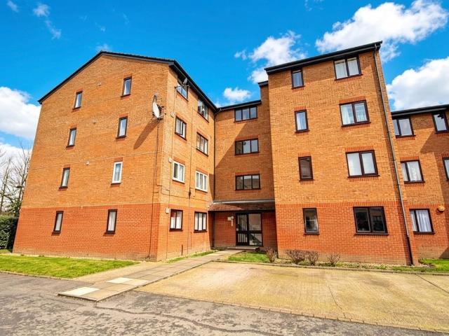 Streamside Close, London N9, Studio to rent, £1,300 pcm | PrimeLocation