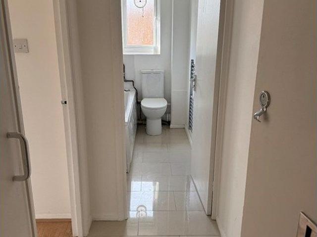 Streamside, London N9, Studio to rent, £1,349 pcm | PrimeLocation