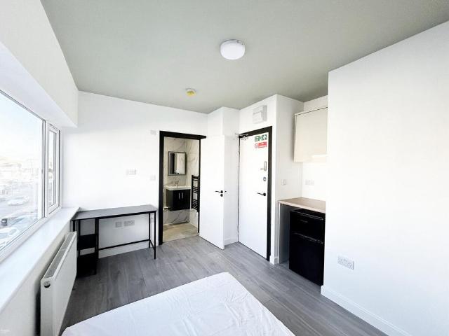 Streatfield Road, HARROW 1 bed in a house share to rent £925 pcm £213 pw