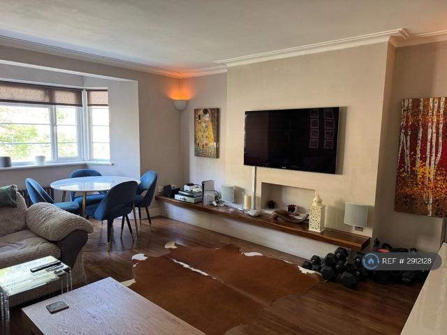 Streatham Court, London, SW16 2 bed flat to rent £2,300 pcm £531 pw