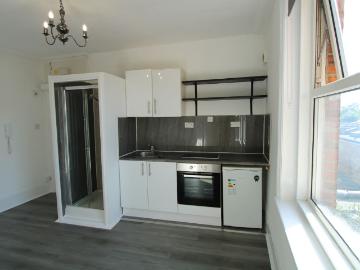Streatham High Road, London SW16, Studio to rent, £1,200 pcm | PrimeLocation