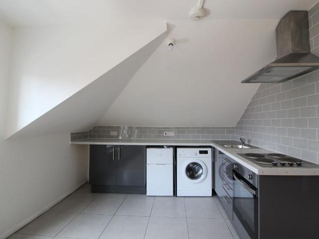 Streatham High Road, London SW16, 1 bed flat to rent, £1,400 pcm | PrimeLocation