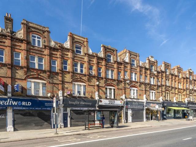 Streatham High Road, London SW16 2 bed apartment to rent £1,950 pcm £450 pw