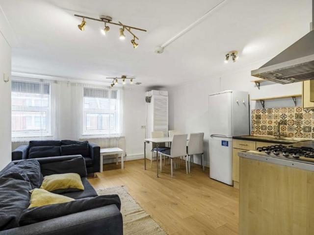 Streatham High Road, London SW16 2 bed flat to rent £1,750 pcm £404 pw