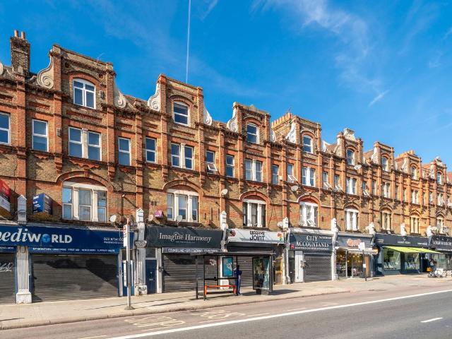 Streatham High Road, London SW16, 2 bed flat to rent, £1,950 pcm | PrimeLocation