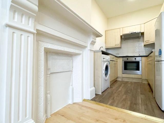 Streatham High Road, London SW16, 2 bed flat to rent, £1,900 pcm | PrimeLocation