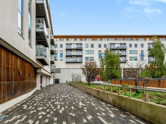 Streatham High Road, London SW16, 2 bed flat to rent, £2,200 pcm | PrimeLocation
