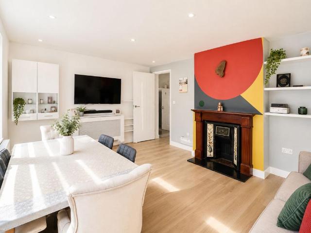 Streatham High Road, London, SW16 3 bed flat to rent £2,400 pcm £554 pw