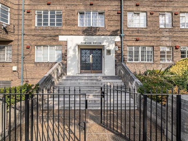 Streatham Hill London SW2 2 bed flat to rent £1,900 pcm £438 pw