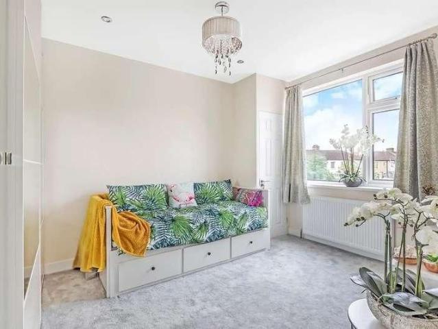 Streatham Road, Mitcham, CR4