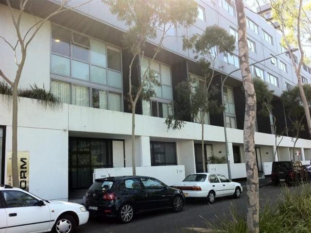 Street access split level 2 Bedrooms for RENT at Form!