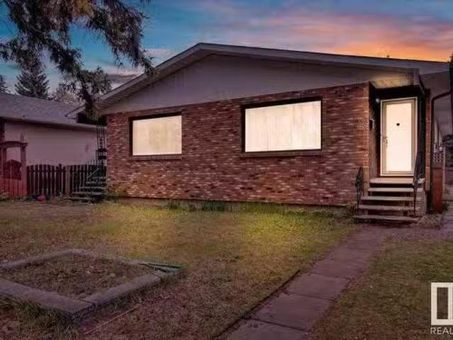 Street, Edmonton, AB, T5P 1P7 house for sale Listing ID E4.