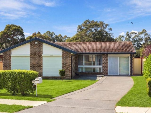 Street Facing Villa Offering The Feel of A Freestanding Home
