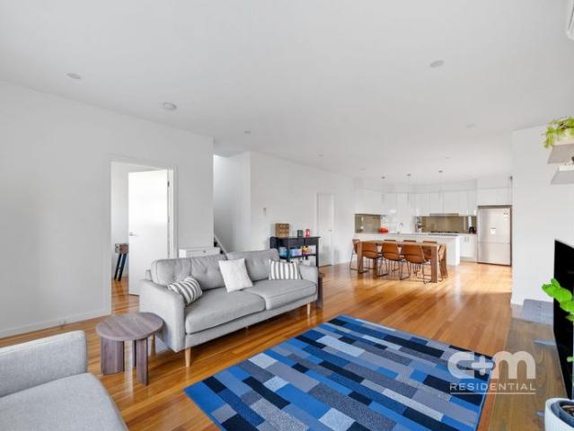 Street Facing 3 Bedroom Modern Townhouse