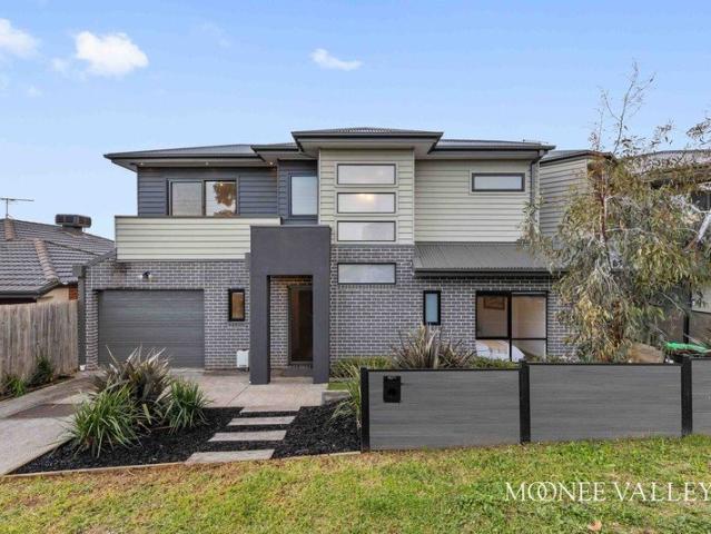 Street Front Brilliance with No Owners Corp Fees!