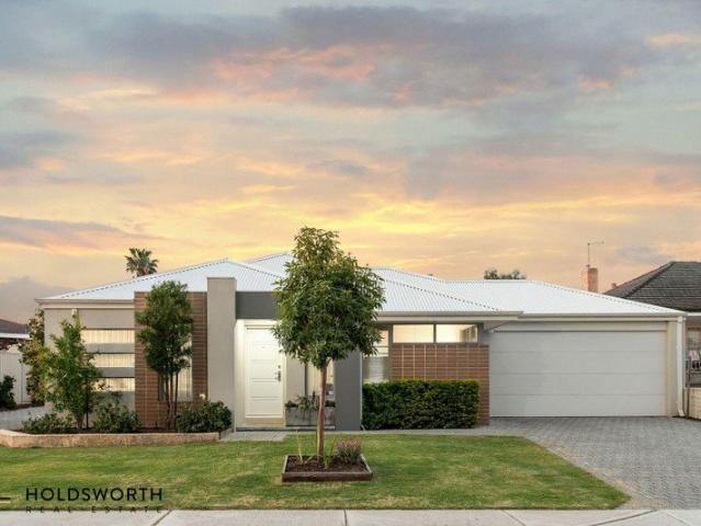 Street Front Elegance with Exceptional Indoor Outdoor Living