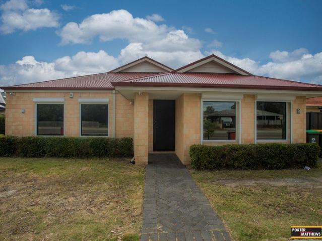 STREET FRONT LIVING FRESH, SPACIOUS & PERFECTLY LOCATED