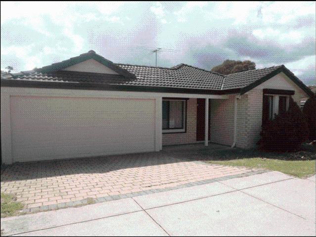 Street Front Villa in a Prime Location!