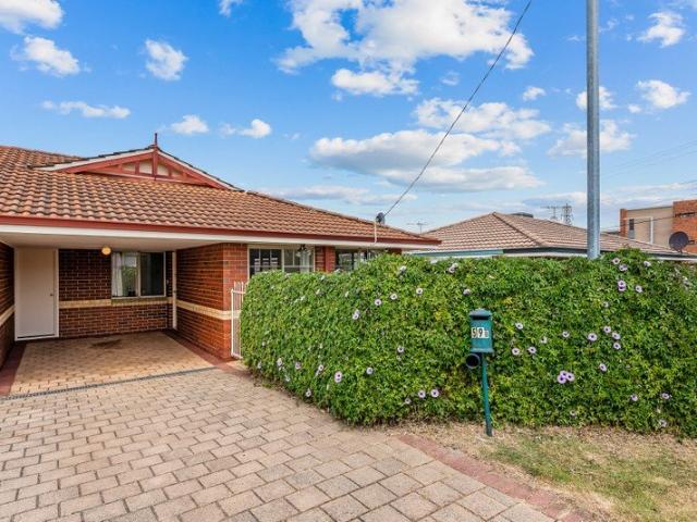 Street Front Villa With Space, Privacy & Convenience