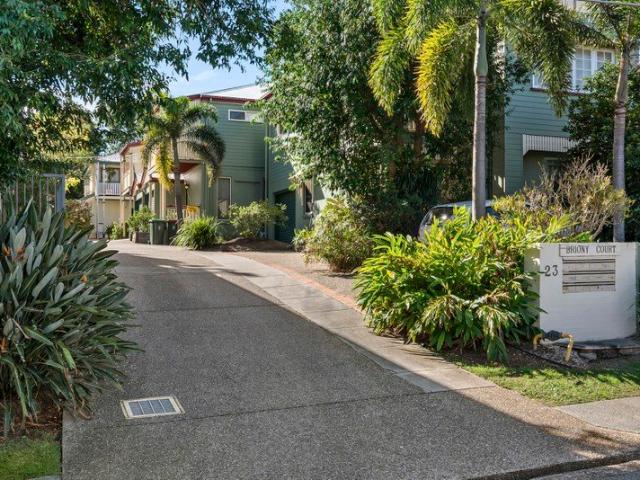 Street Frontage, Courtyard & Lifestyle Appeal