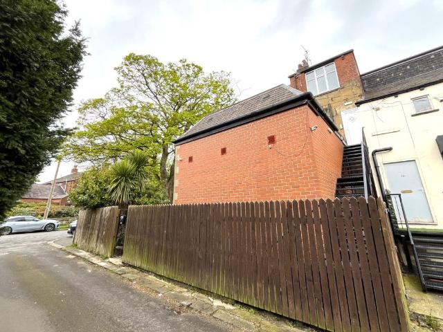Street Lane, Roundhay, Leeds LS8, 1 bed flat to rent, £825 pcm | PrimeLocation