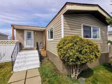 Red Deer, Alberta - Garden, Deck, Parking
