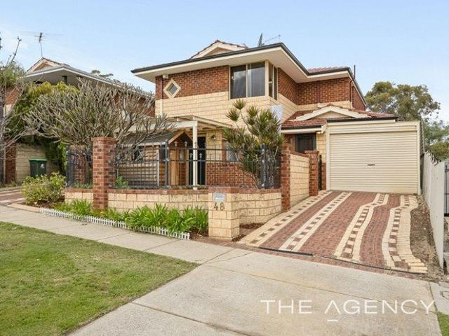 STREETFRONT, SPACIOUS & WITH VIEWS FROM THE TOP!