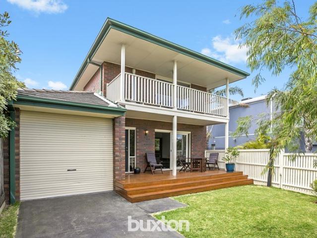 Streetfront, Stylish & Steps to the Sand