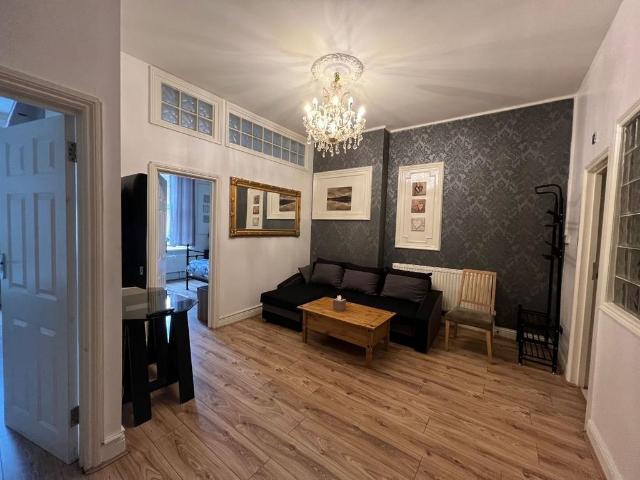 Streets Coffee, 289 Finchley Road, London, NW3 6ND, United Kingdom | 2 bed apartment for rent #139544362 | Rentberry
