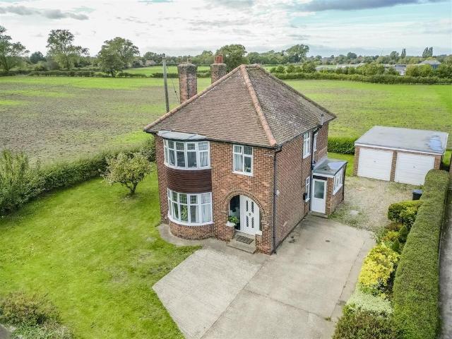 Strensall Road, Earswick, York, YO32 9SW 3 bed detached house to rent £1,450 pcm £335 pw
