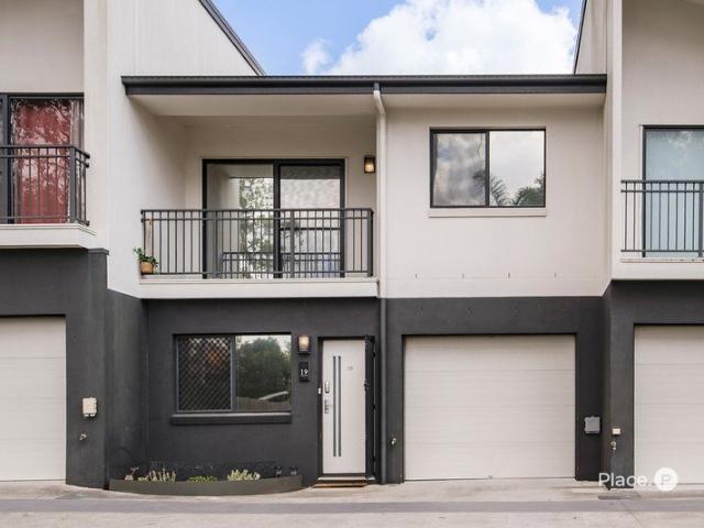 Stretton College Catchment | Ultra Private, Pristine Modern Home