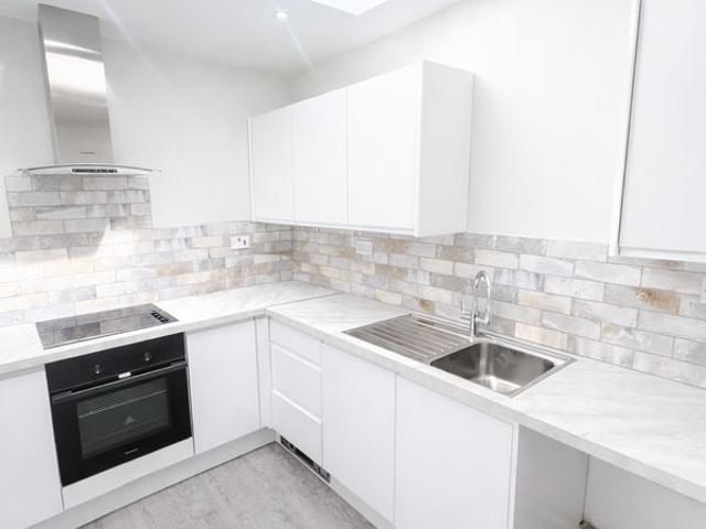 Stretton Court, Great Glen LE8, 2 bed flat to rent, £1,000 pcm | PrimeLocation