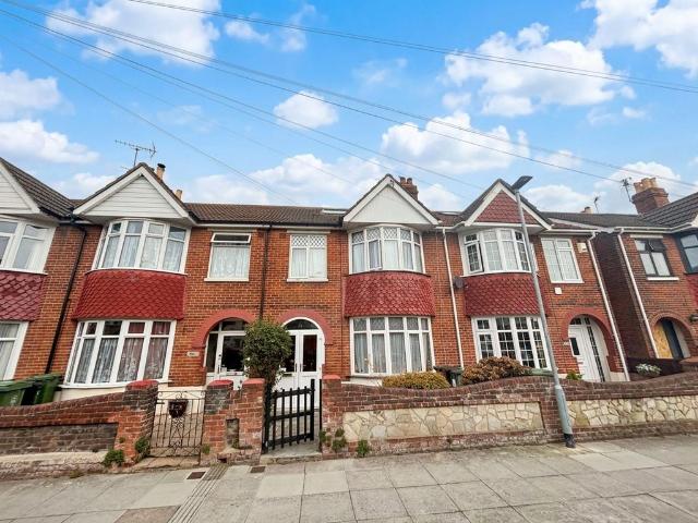Stride Avenue, Portsmouth, PO3 3 bed terraced house to rent £1,650 pcm £381 pw