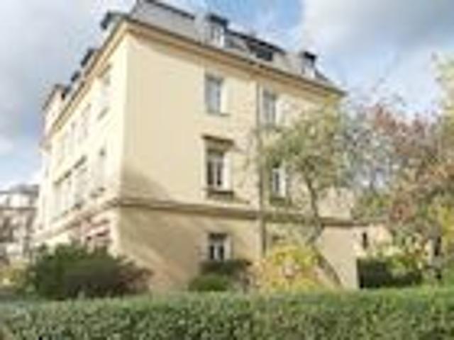 Striesen Bergmannstraße: 2 Zi. Whg. mit Parkett / EBK möglich
