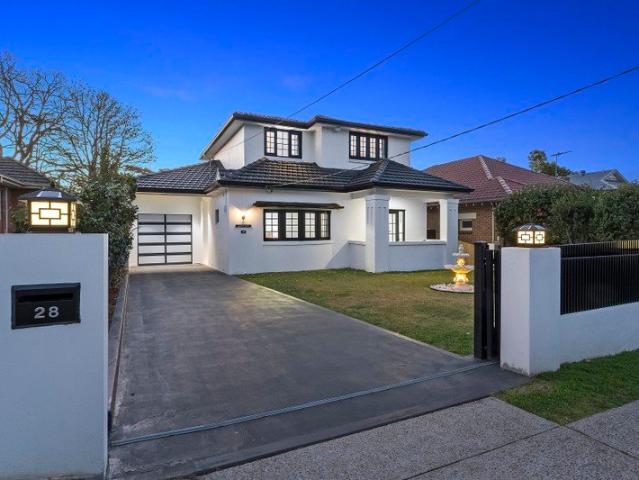 Striking architectural extension and renovation, family friendly walk anywhere convenience