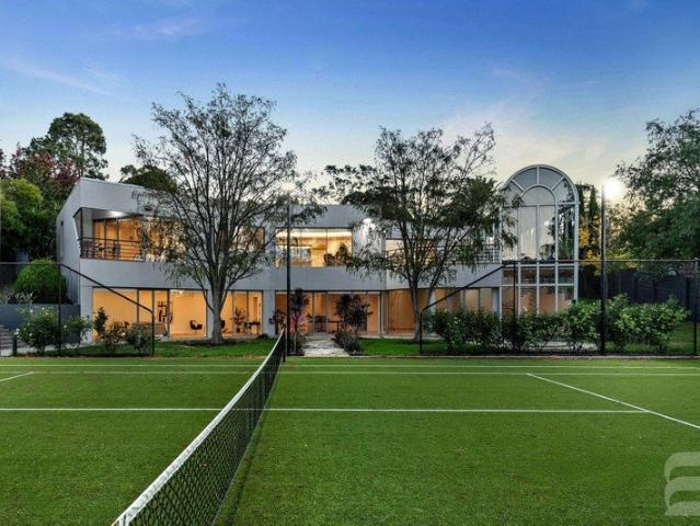 Striking Architectural Escape