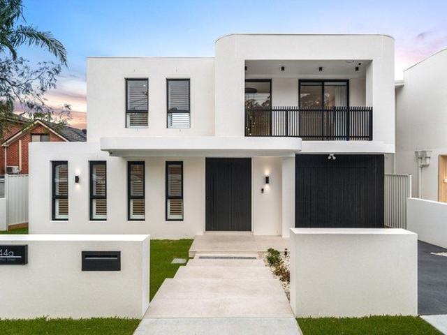 Striking Architectural Residence Showcasing Luxury, Space and Modern Elegance
