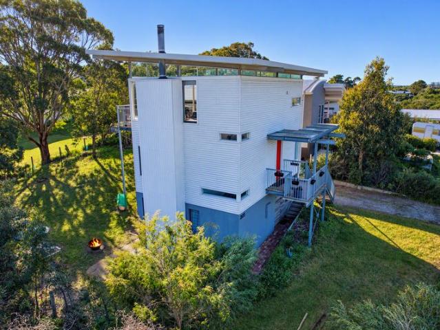 Striking Architectural Retreat in the Heart of Venus Bay