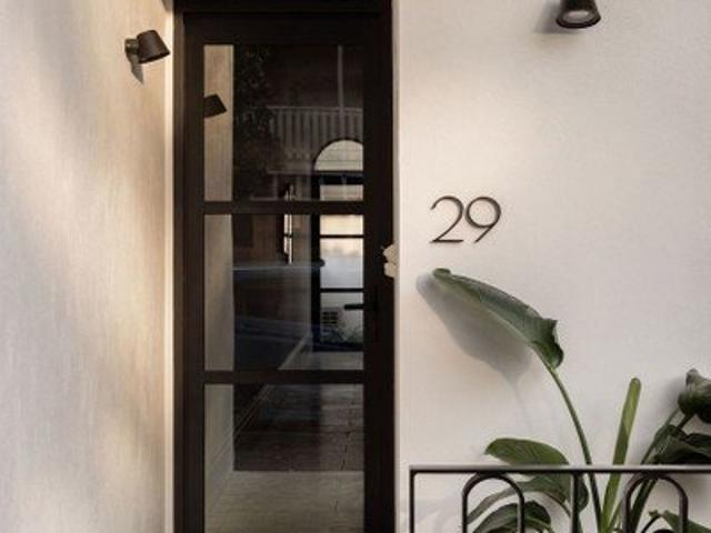 Striking architectural terrace, walk everywhere location