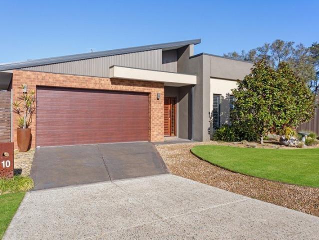 Striking Modern Home in Balnarring's Heart