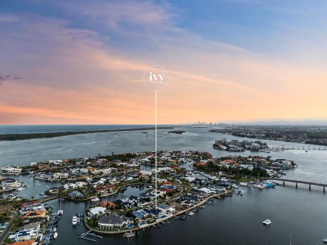 Striking Residence with a Commanding Outlook Over Wide Water