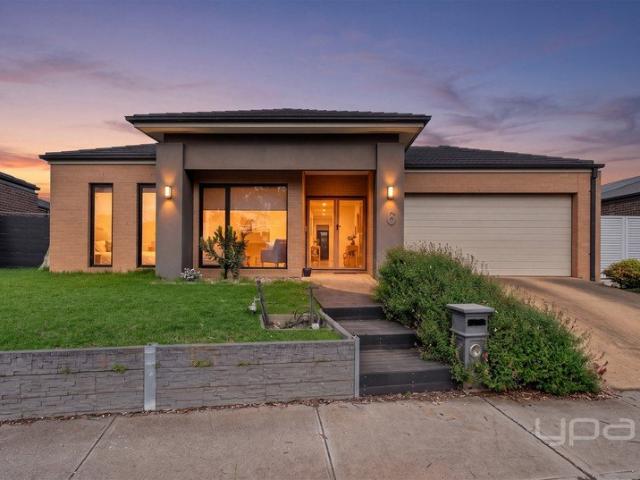 STRIKING STYLE, EXCEPTIONAL SPACE & THE ULTIMATE FAMILY LIFESTYLE