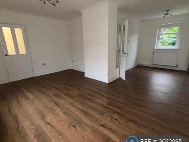 Striven Crescent, Wishaw, ML2 3 bed end of terrace house to rent £950 pcm £219 pw