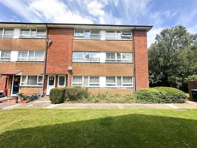 Strode Street, Egham, Surrey TW20, 3 bed maisonette to rent, £1,800 pcm | PrimeLocation