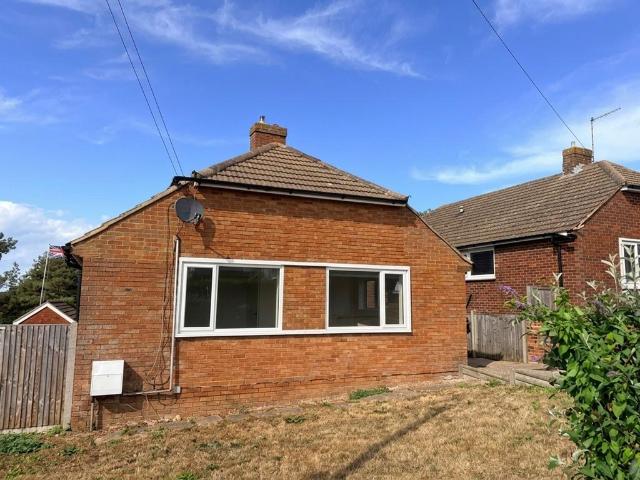 Strode Park Road, Herne Bay, CT6 2 bed bungalow to rent £1,400 pcm £323 pw