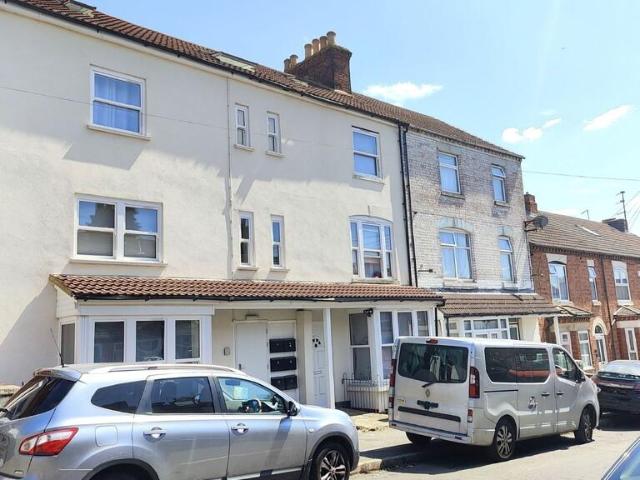Strode Road, Wellingborough 2 bed flat to rent £850 pcm £196 pw