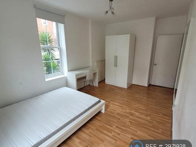 Strood House, London, SE1 3 bed flat to rent £3,250 pcm £750 pw