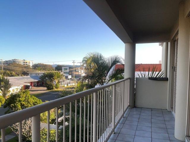 STROLL TO BEACH 2 BEDROOM, 2 BATHROOM, 2 CAR